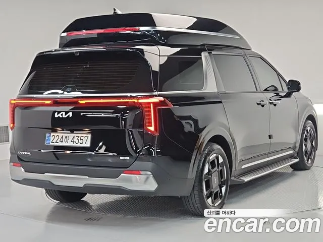 Kia Carnival Generation 4 — Фото автомобиля 4