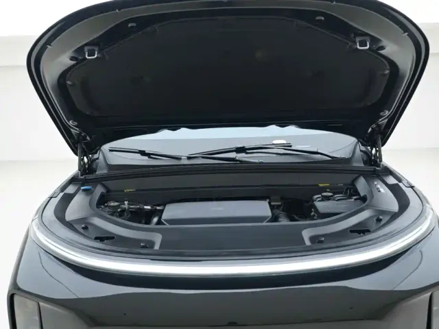 Li Auto L8 — Фото автомобиля 7