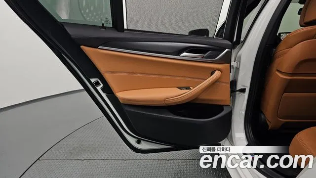BMW 5 Series G30 — Фото автомобиля 14