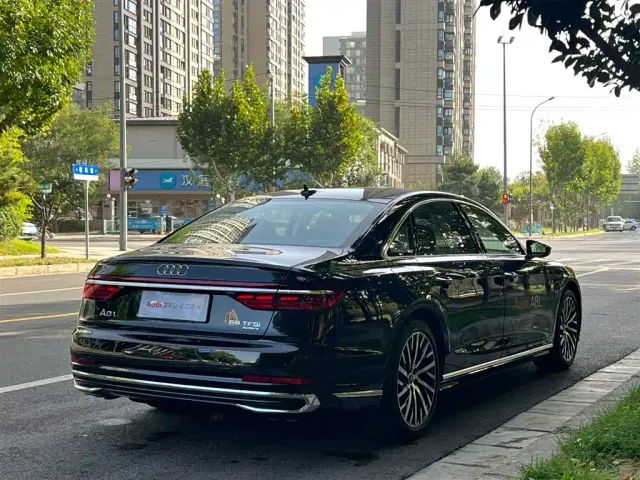 Audi A8 — Фото автомобиля 4