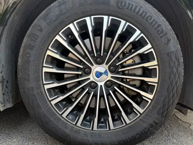Denza D9 — Фото автомобиля 11