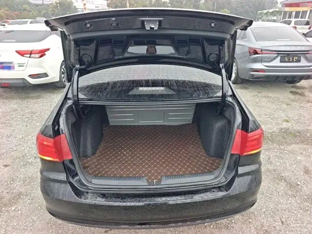 Volkswagen Santana — Фото автомобиля 18