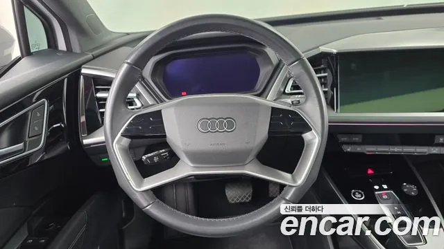 Audi Q4 e-tron — Фото автомобиля 13