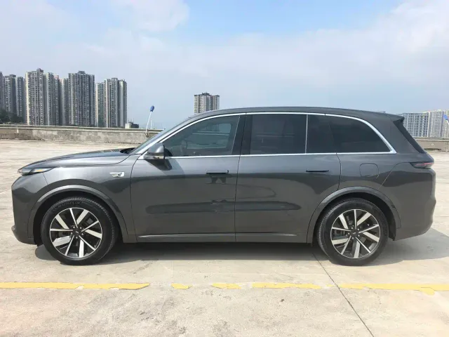 Li Auto L8 — Фото автомобиля 4