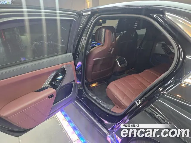 BMW 7-Series 7 серия (G70) 740i xDrive M Sport — Фото автомобиля 11