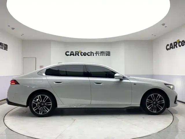 BMW 5 Series — Фото автомобиля 4