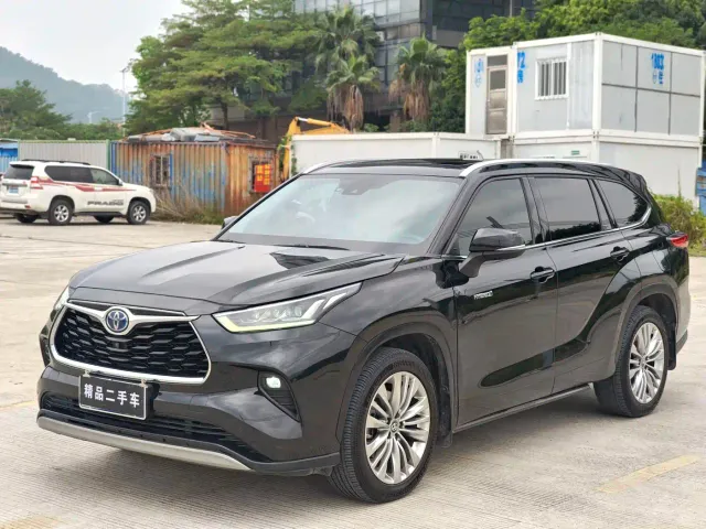 Фотография автомобиля — Toyota Highlander