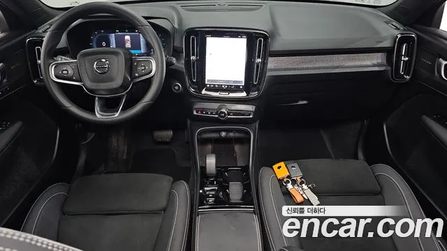 Вольво XC40 B4 Black Edition — Фото автомобиля 7