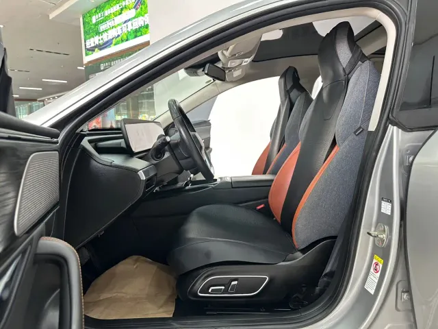 Xpeng P7 — Фото автомобиля 10