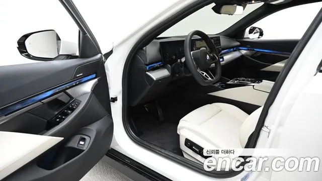 BMW 5 Series G60 — Фото автомобиля 11