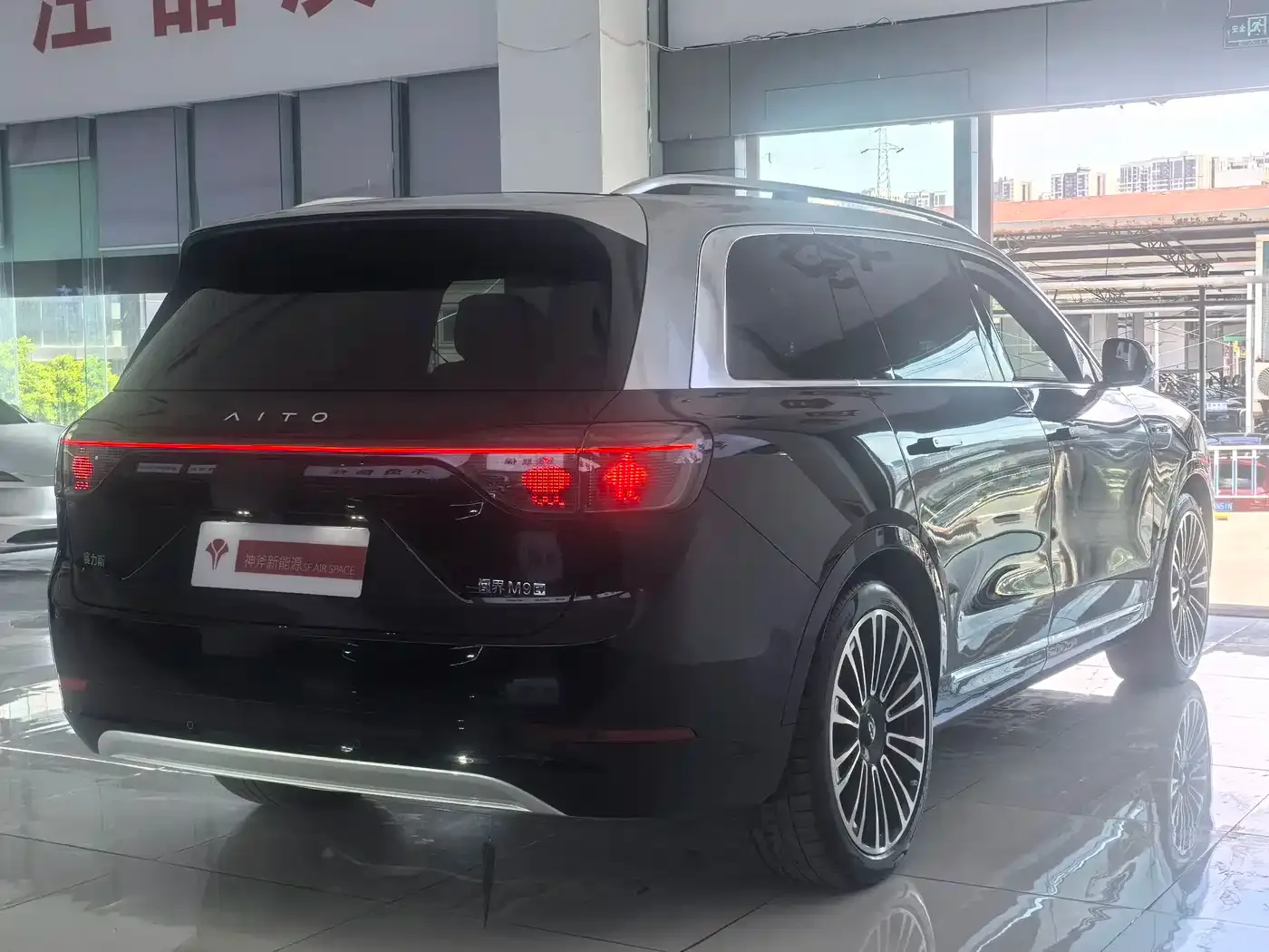 AITO Wenjie AITO M9 2024 Pure Electric Ultra 100kWh 6-Seater — Фото автомобиля 5