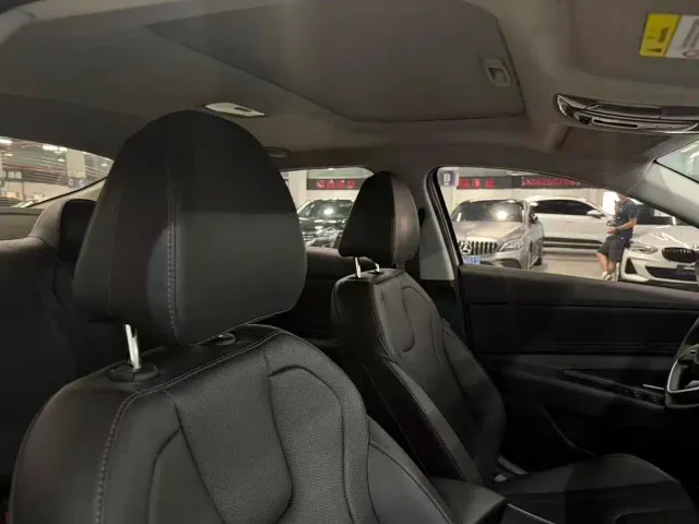 Hyundai Elantra — Фото автомобиля 12