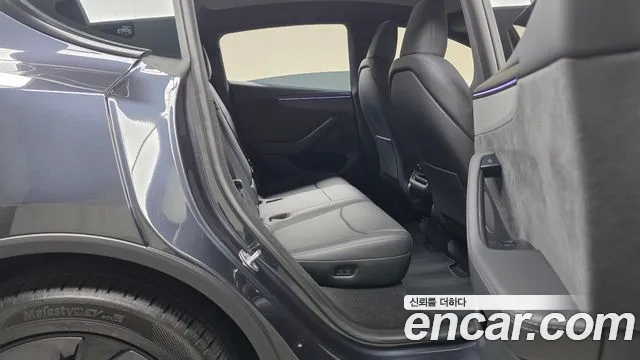 Tesla Model Y — Фото автомобиля 17