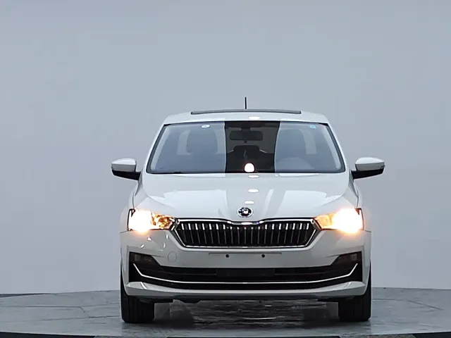 Škoda Rapid 2022 1.5L Automatic Comfort Edition — Фото автомобиля 3