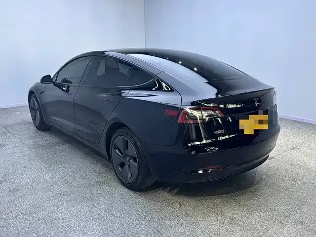 Tesla Model 3 — Фото автомобиля 4