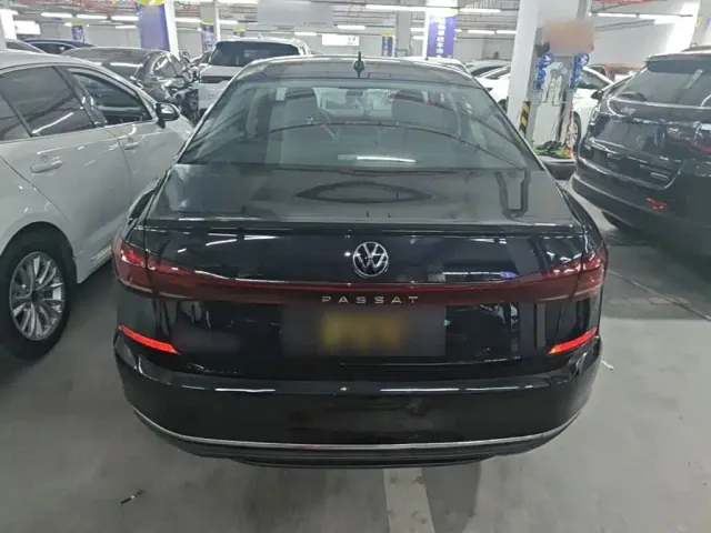 Volkswagen Passat — Фото автомобиля 5