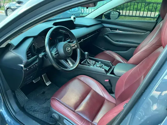 Mazda Axela — Фото автомобиля 5