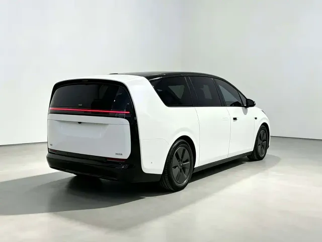 Li Auto MEGA — Фото автомобиля 9