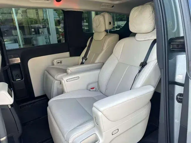 Li Auto MEGA — Фото автомобиля 14