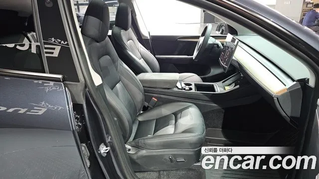 Tesla Model Y — Фото автомобиля 22