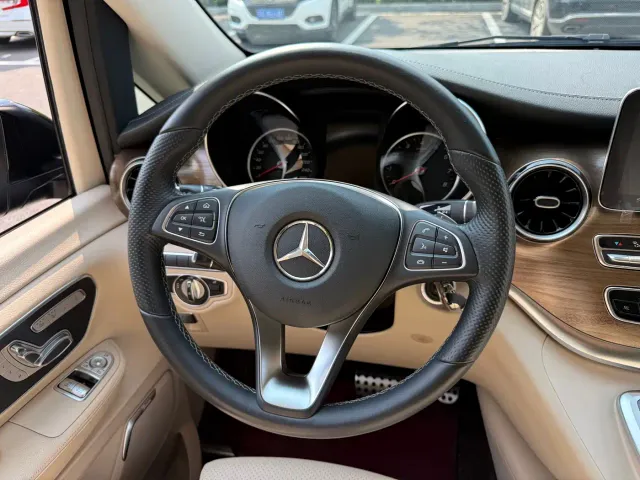 Mercedes-Benz V-Class — Фото автомобиля 12