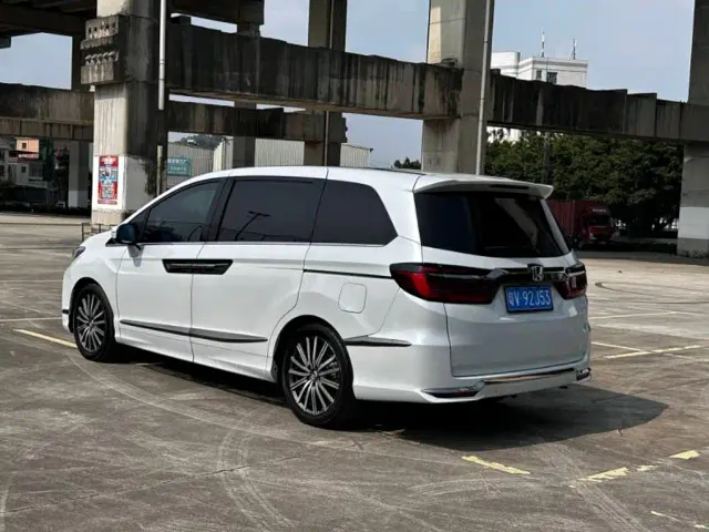 Honda Elysion — Фото автомобиля 5