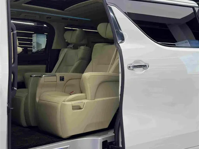 Toyota Alphard — Фото автомобиля 9