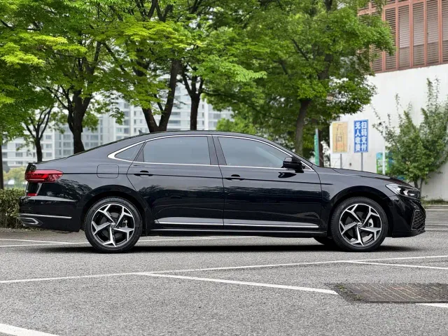 Volkswagen Passat — Фото автомобиля 6