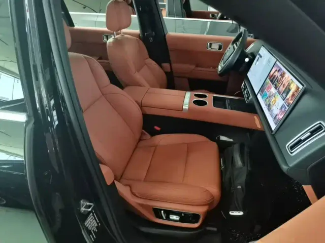 Li Auto L7 — Фото автомобиля 24