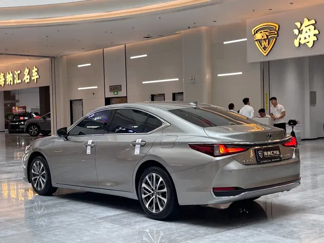 Lexus ES — Фото автомобиля 4