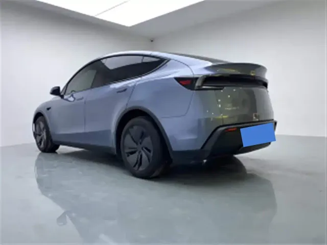 Tesla Model Y — Фото автомобиля 5