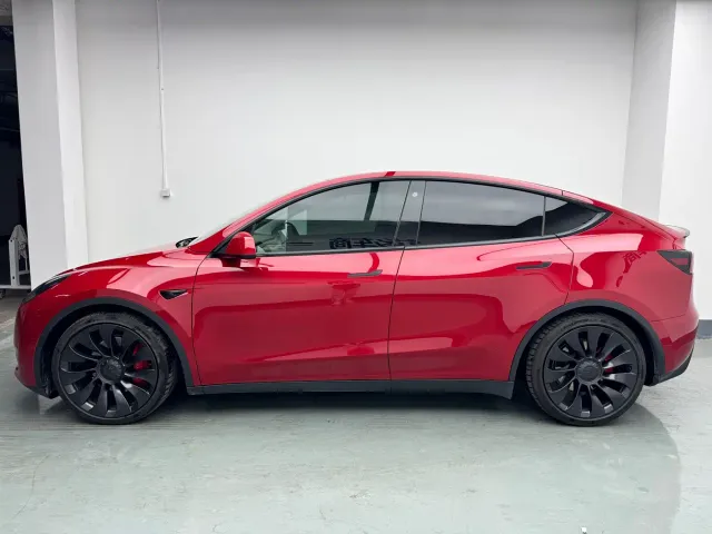 Tesla Model Y — Фото автомобиля 10
