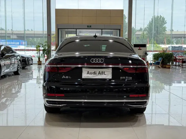 Audi A8 — Фото автомобиля 4