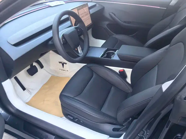 Tesla Model 3 — Фото автомобиля 4