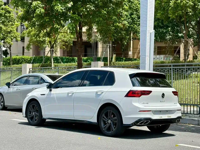 Volkswagen Golf — Фото автомобиля 5