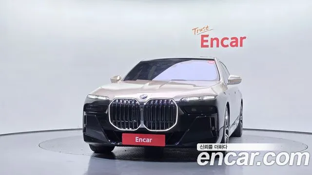 BMW 7-Series 7 серия (G70) 740i xDrive M Sport — Фото автомобиля 3