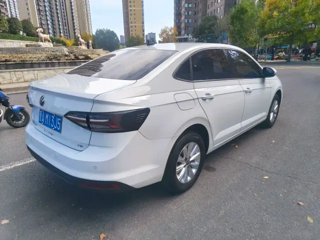 Volkswagen Lavida — Фото автомобиля 4