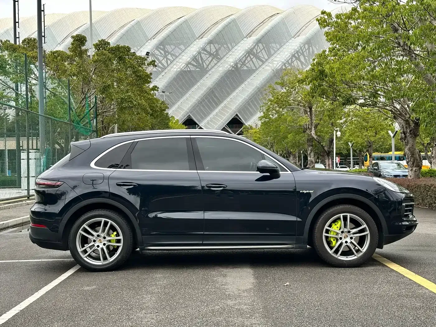 Porsche Cayenne New Energy 2022 Cayenne E-Hybrid 2.0T Platinum Edition — Фото автомобиля 17