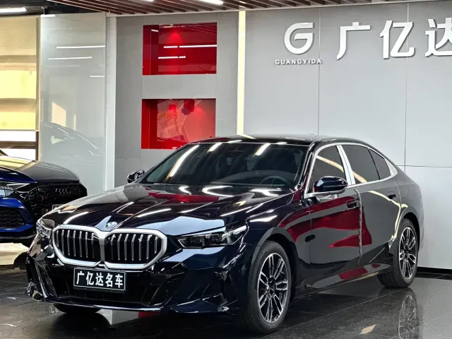 Фотография автомобиля — BMW 5 Series