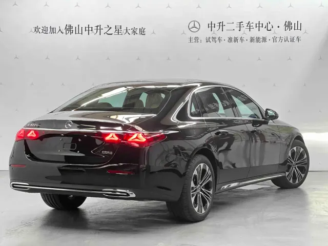 Mercedes-Benz E-Class — Фото автомобиля 2