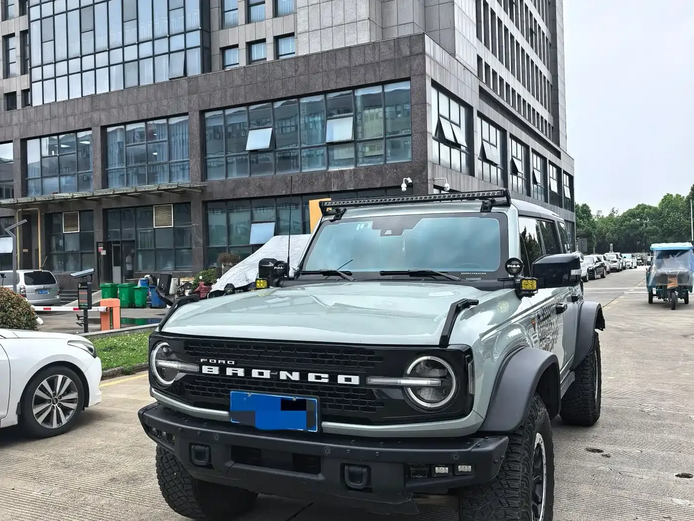 Фотография автомобиля — Ford Bronco