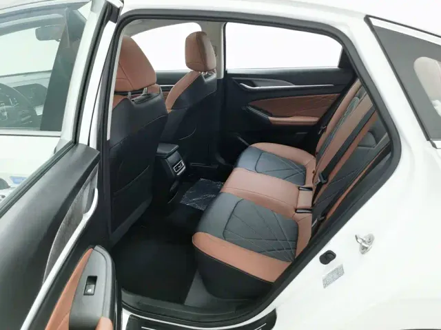 Changan Eado — Фото автомобиля 15