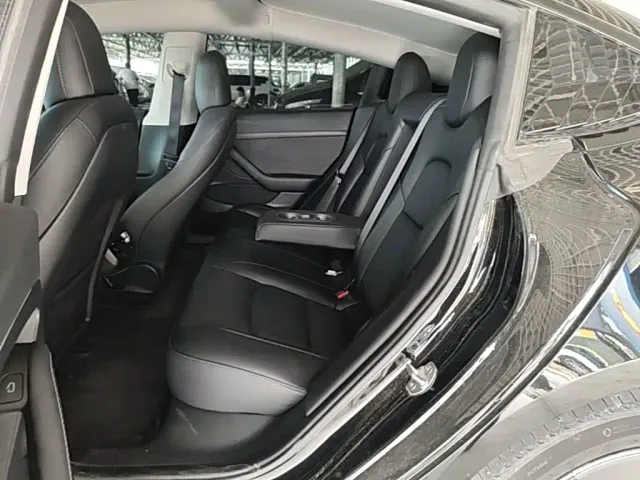 Tesla Model 3 — Фото автомобиля 16