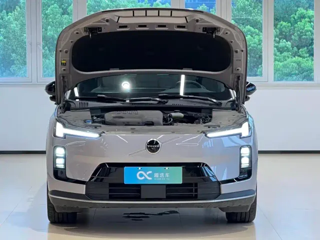 Volvo XC70 Plug-in Hybrid — Фото автомобиля 15