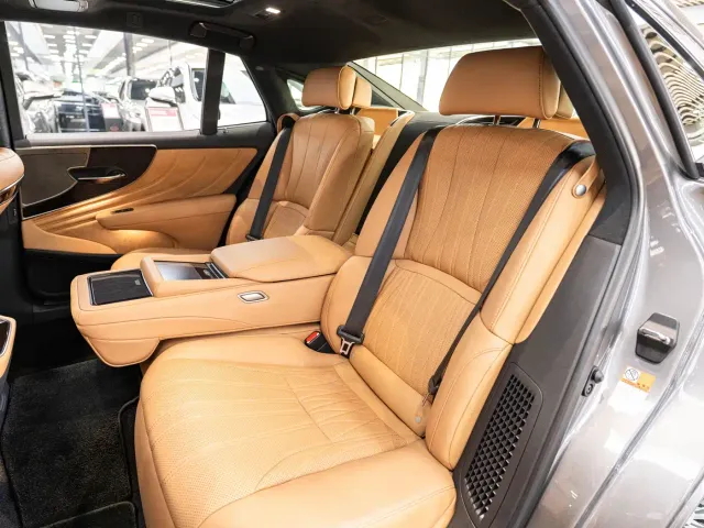 Lexus LS — Фото автомобиля 12