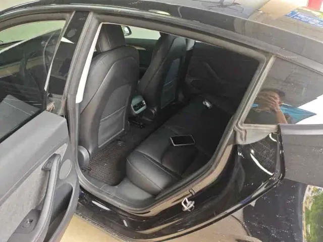 Tesla Model 3 — Фото автомобиля 7