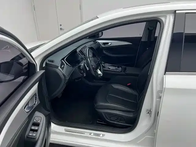 Roewe i6 MAX — Фото автомобиля 13