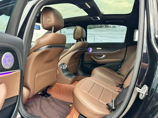 Mercedes-Benz E-Class — Фото автомобиля 6