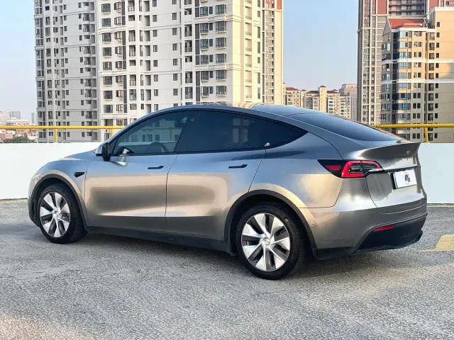 Tesla Model Y — Фото автомобиля 7