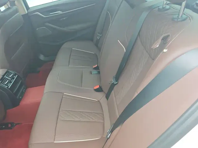 BMW 5 Series — Фото автомобиля 16